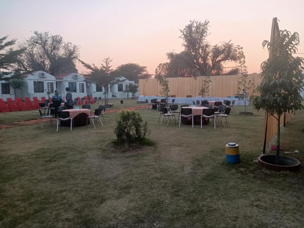 Athitya Hotel And Resort Sikar Buitenkant foto